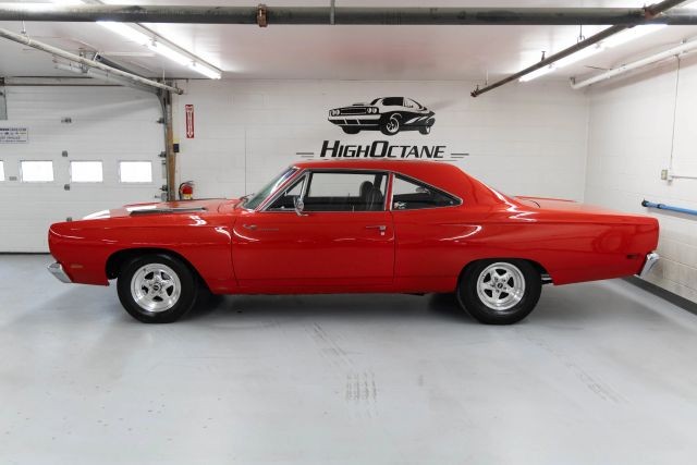 Plymouth-Road-Runner-1969-Coupe-13
