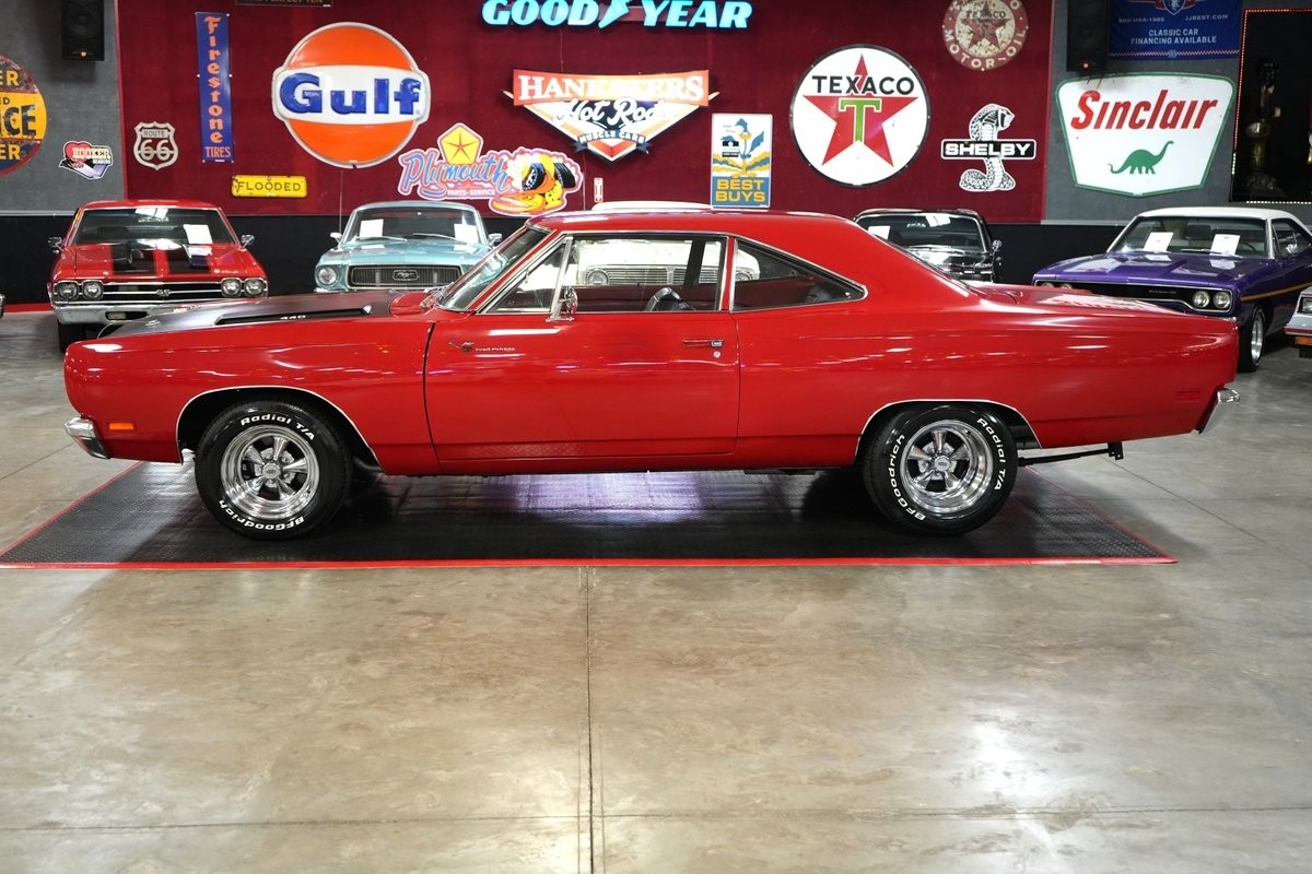 Plymouth-Road-Runner-1969-Coupe-2