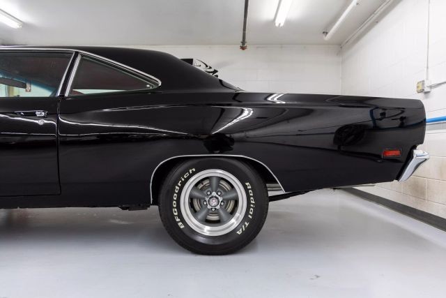 Plymouth-Road-Runner-1969-Coupe-26