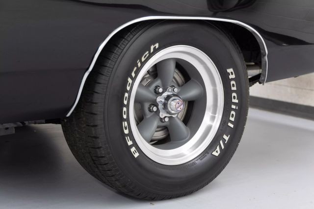 Plymouth-Road-Runner-1969-Coupe-28