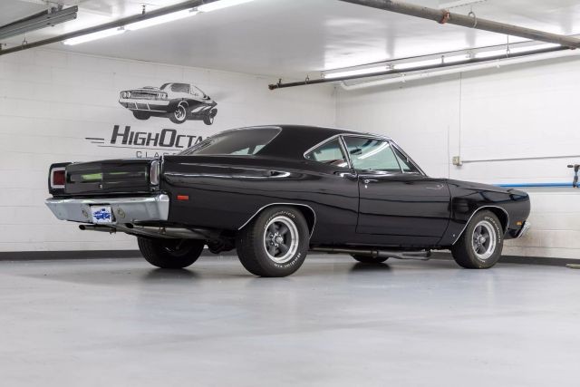 Plymouth-Road-Runner-1969-Coupe-30