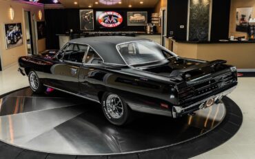 Plymouth-Road-Runner-1970-Coupe-17