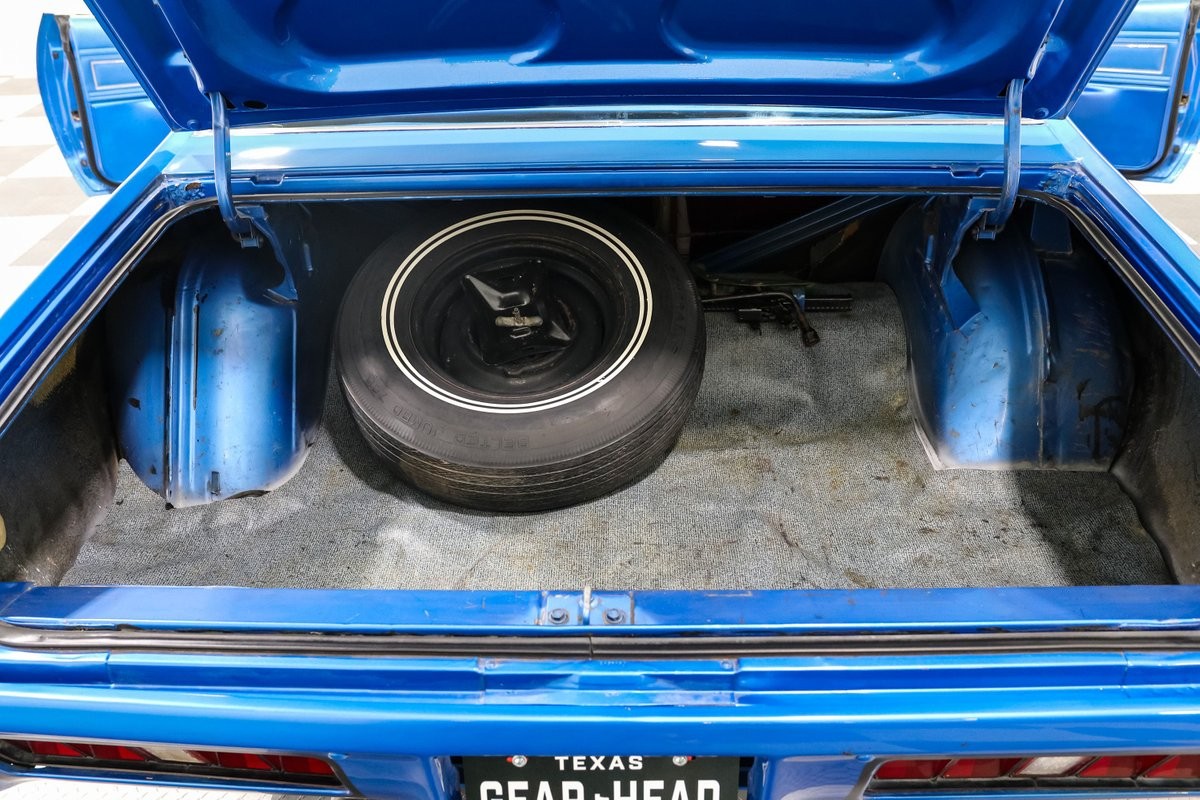 Plymouth-Road-Runner-1971-23