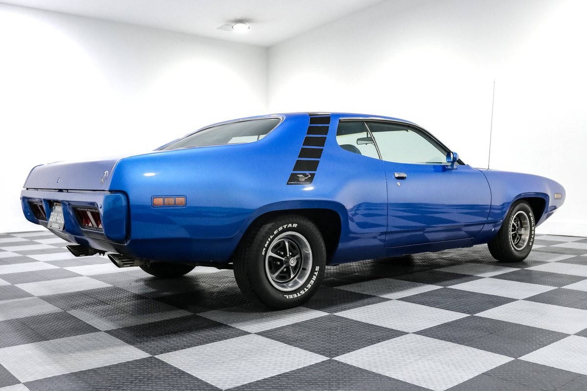 Plymouth-Road-Runner-1971-7
