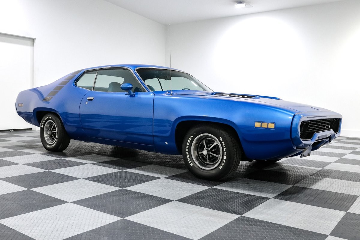 Plymouth Road Runner 1971 --