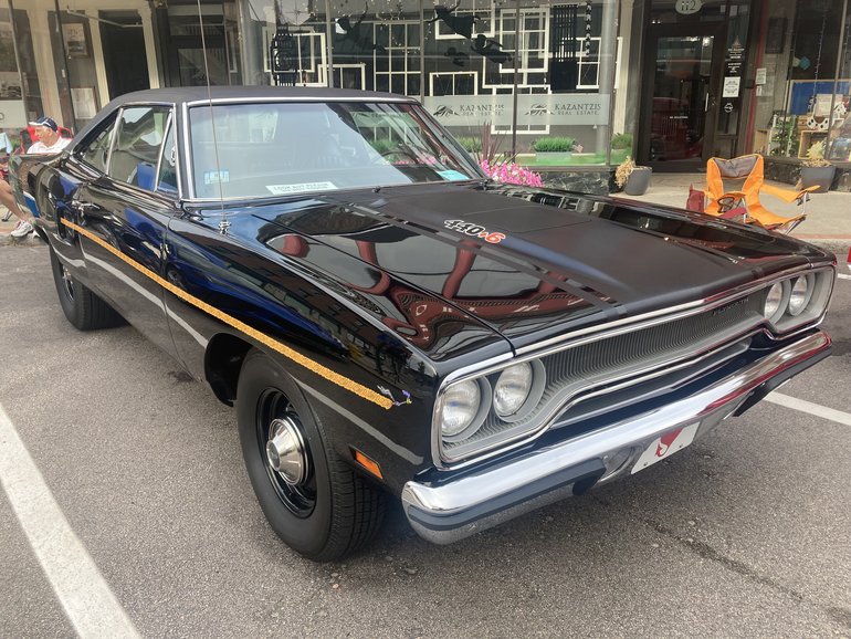 Plymouth-Road-runner-1970-Black-Black