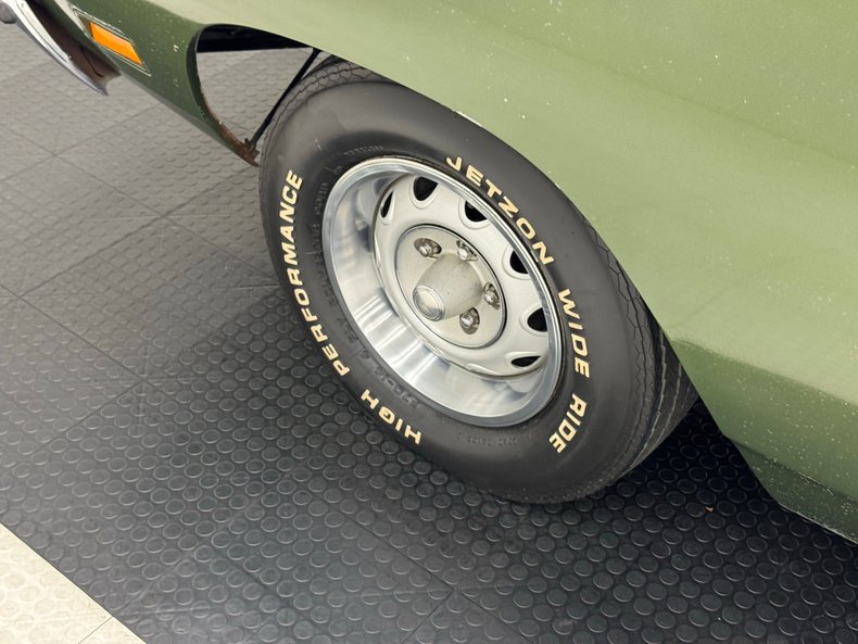 Plymouth-Road-runner-1970-Ivy-Green-Metallic-Tan-1