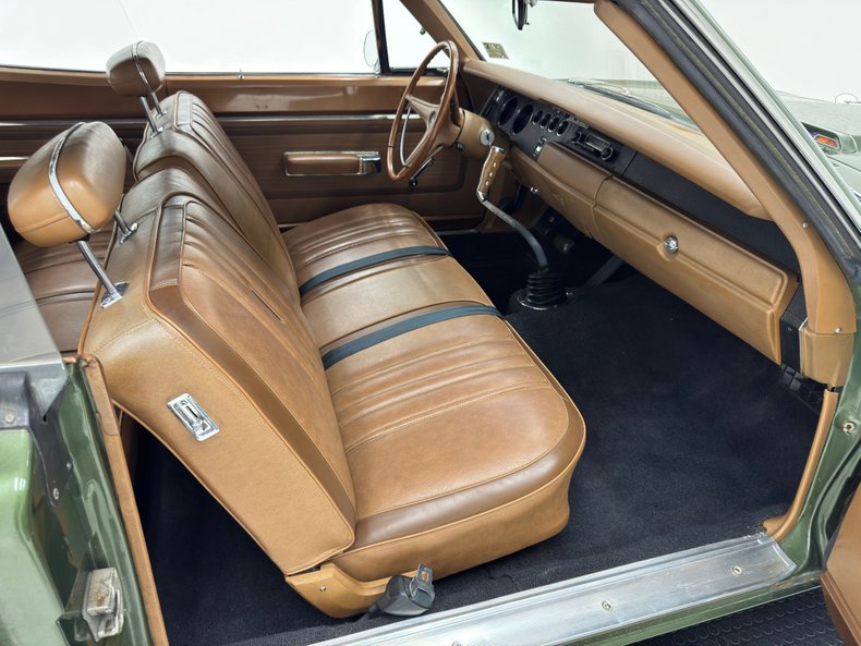Plymouth-Road-runner-1970-Ivy-Green-Metallic-Tan-10