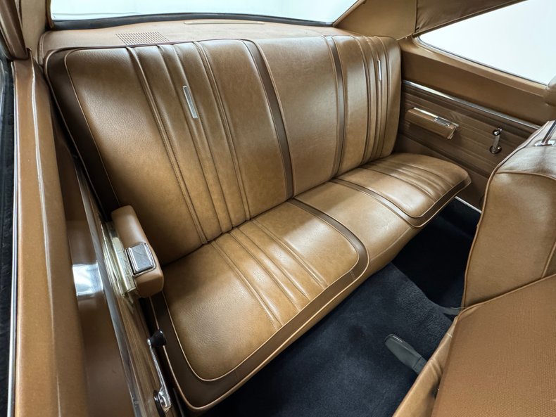 Plymouth-Road-runner-1970-Ivy-Green-Metallic-Tan-11