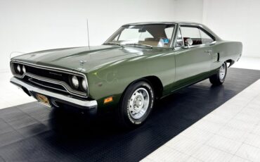 Plymouth-Road-runner-1970-Ivy-Green-Metallic-Tan-13