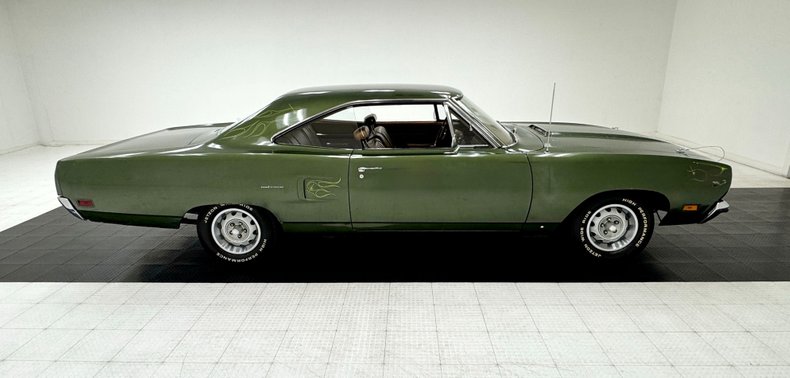 Plymouth-Road-runner-1970-Ivy-Green-Metallic-Tan-17