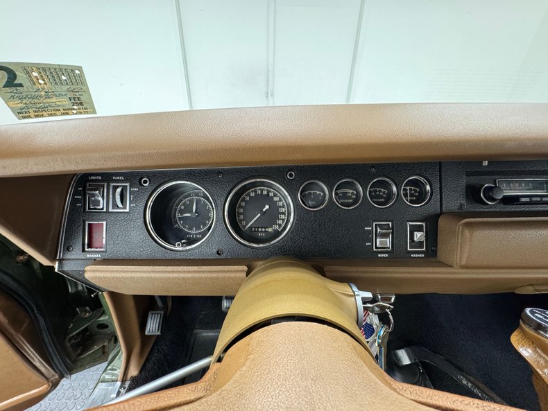 Plymouth-Road-runner-1970-Ivy-Green-Metallic-Tan-46