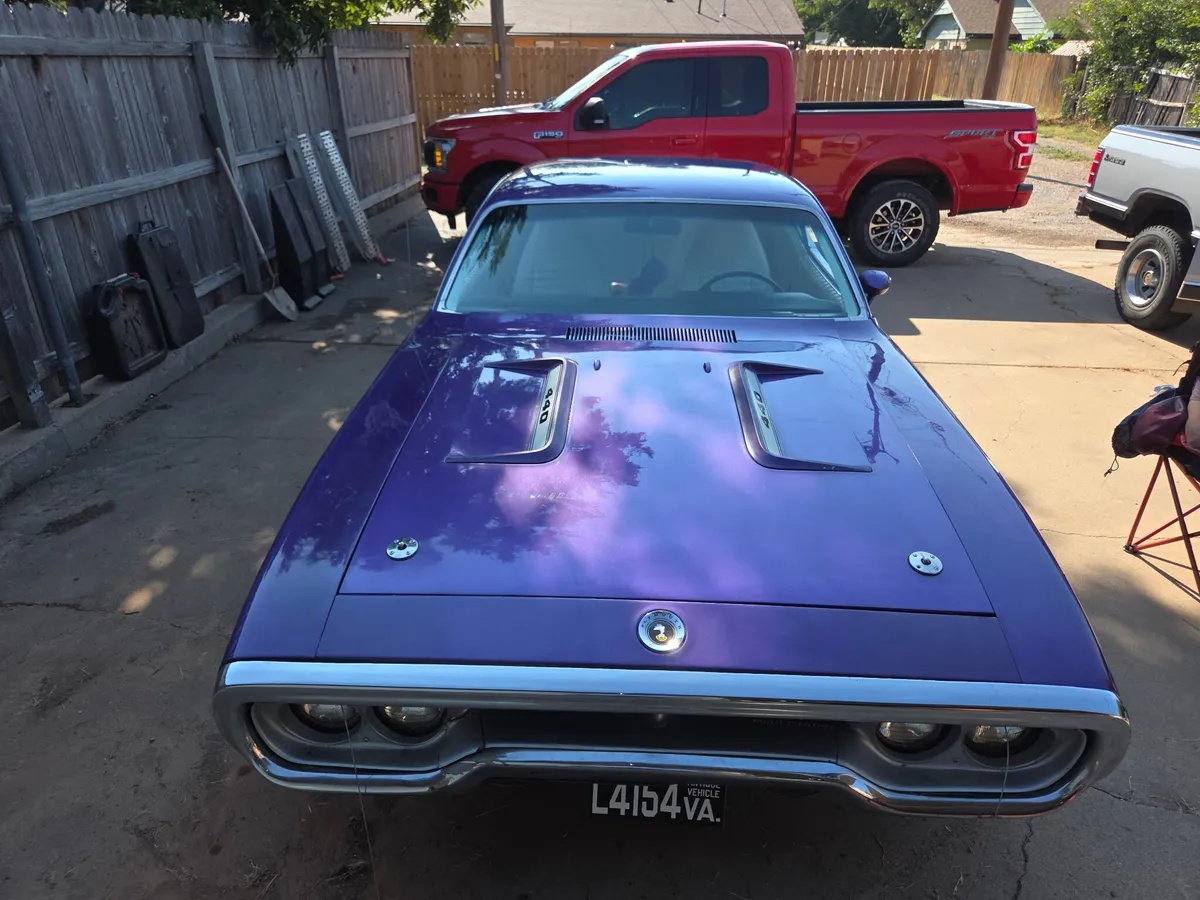 Plymouth-Road-runner-1972-1