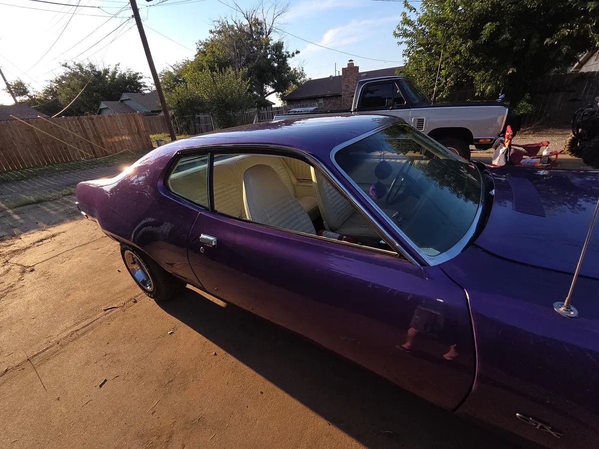 Plymouth-Road-runner-1972-2