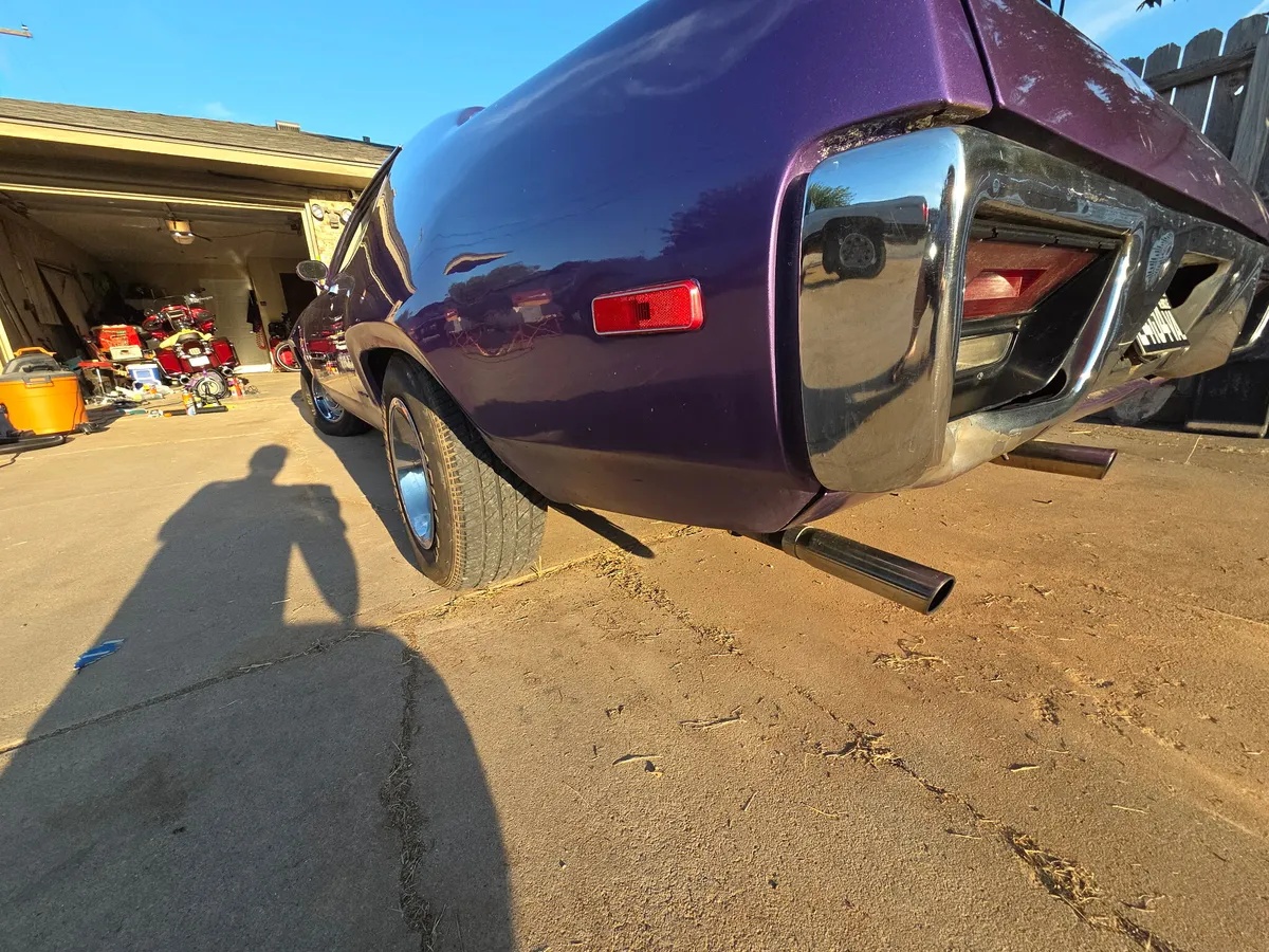 Plymouth-Road-runner-1972-3