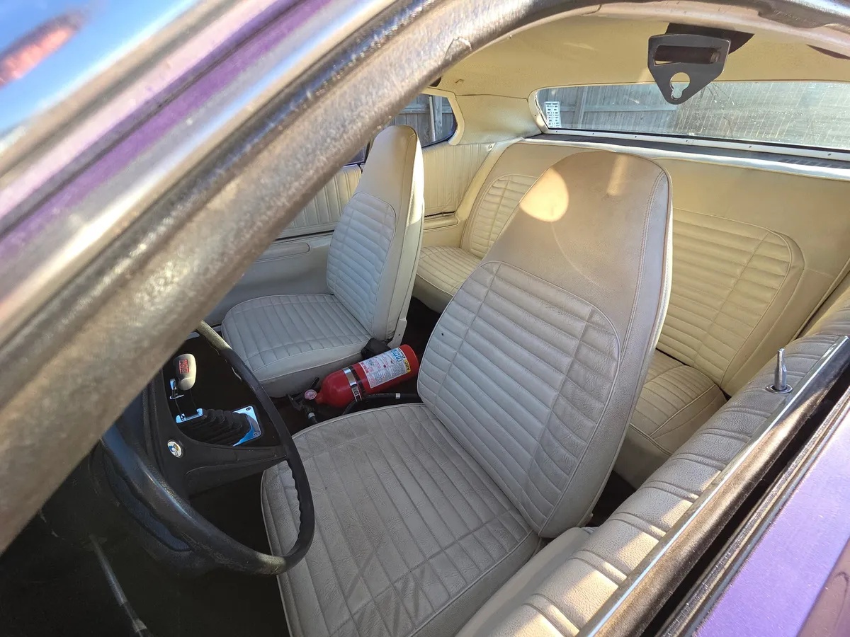 Plymouth-Road-runner-1972-8