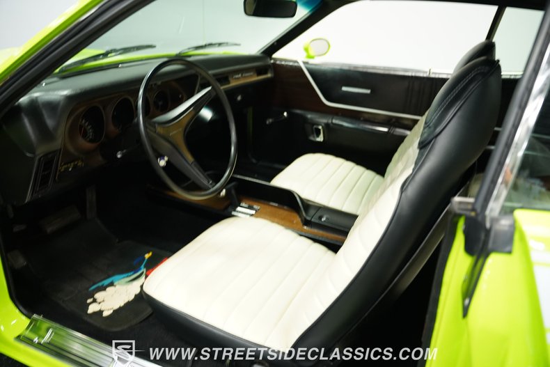Plymouth-Road-runner-1973-Sublime-Green-Black-11