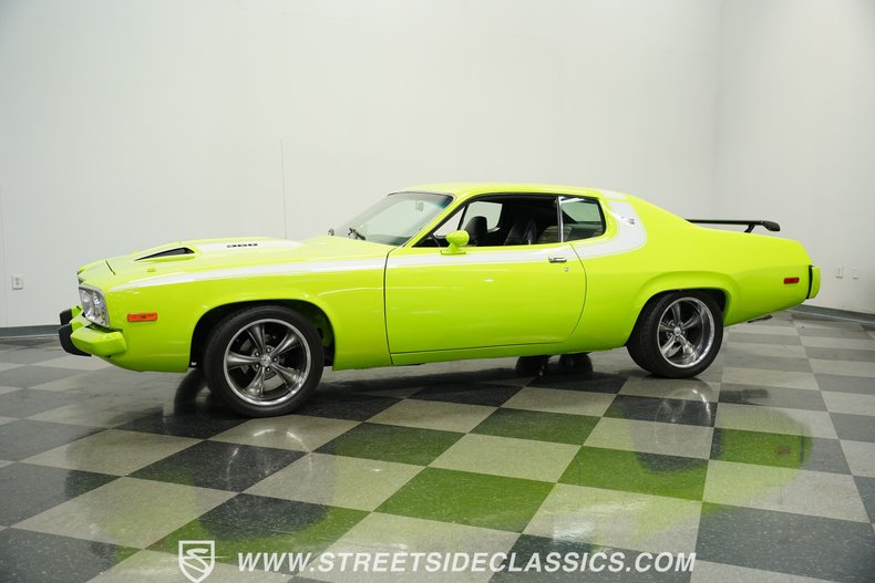 Plymouth-Road-runner-1973-Sublime-Green-Black-13