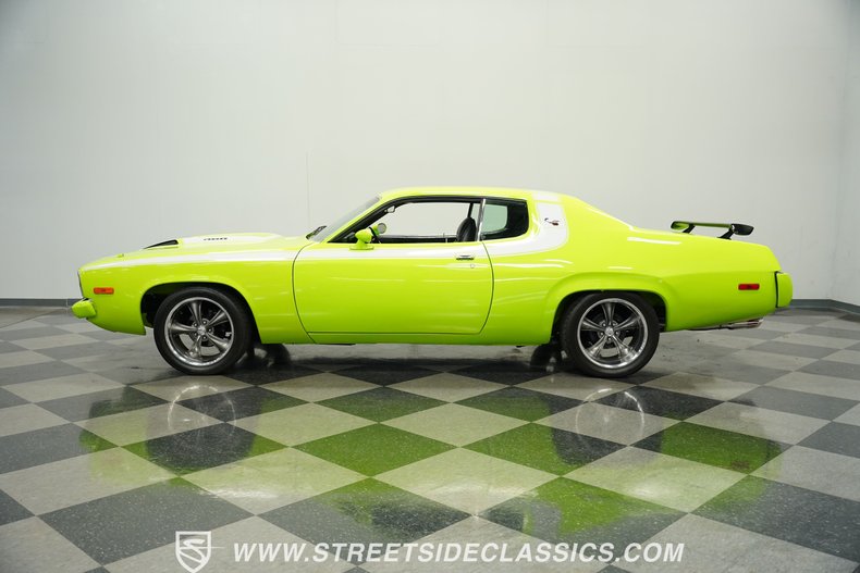 Plymouth-Road-runner-1973-Sublime-Green-Black-14