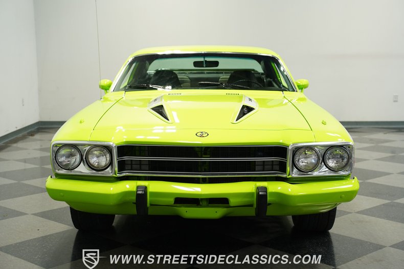 Plymouth-Road-runner-1973-Sublime-Green-Black-18