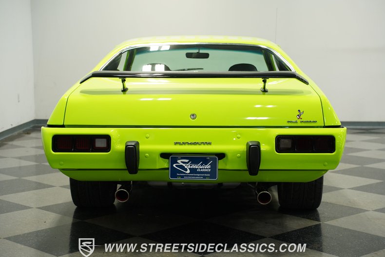 Plymouth-Road-runner-1973-Sublime-Green-Black-19