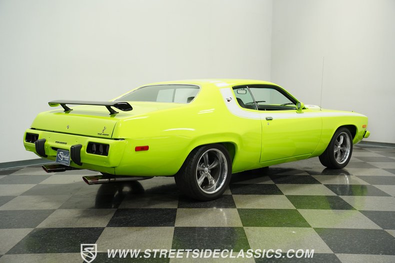 Plymouth-Road-runner-1973-Sublime-Green-Black-21