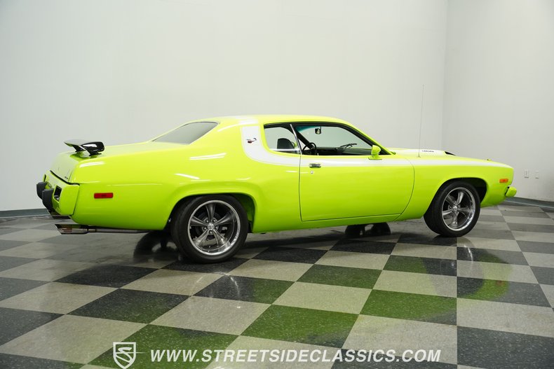 Plymouth-Road-runner-1973-Sublime-Green-Black-22