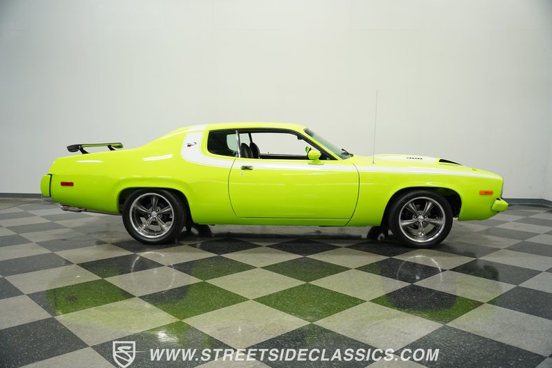 Plymouth-Road-runner-1973-Sublime-Green-Black-23