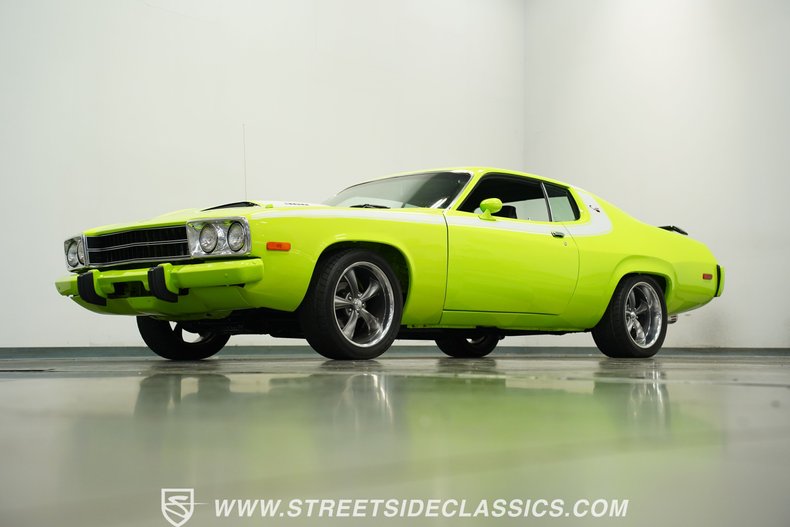 Plymouth-Road-runner-1973-Sublime-Green-Black-27