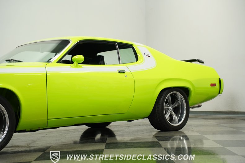 Plymouth-Road-runner-1973-Sublime-Green-Black-28