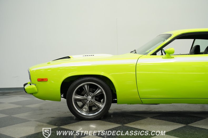 Plymouth-Road-runner-1973-Sublime-Green-Black-29