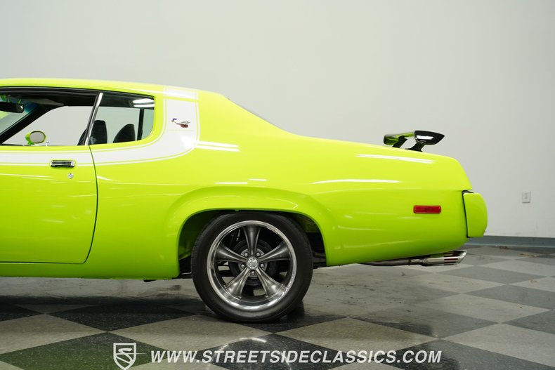 Plymouth-Road-runner-1973-Sublime-Green-Black-30