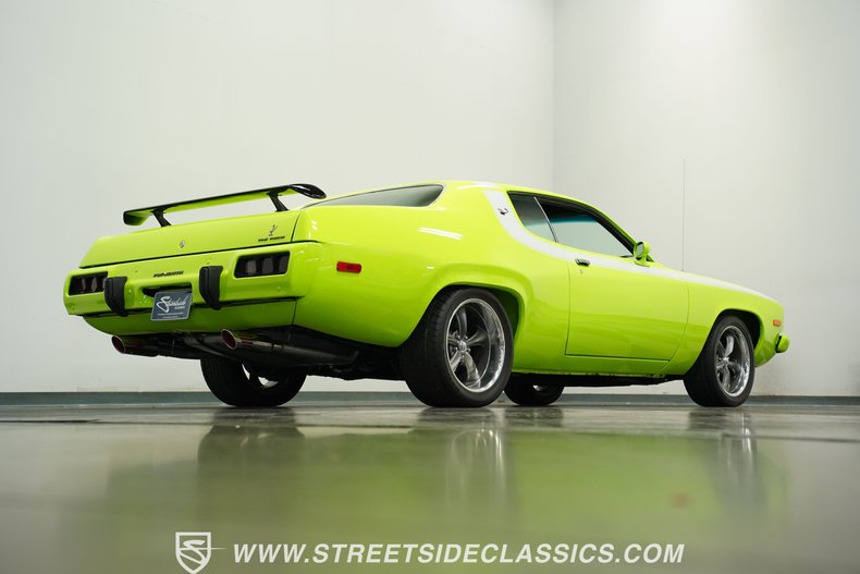 Plymouth-Road-runner-1973-Sublime-Green-Black-33