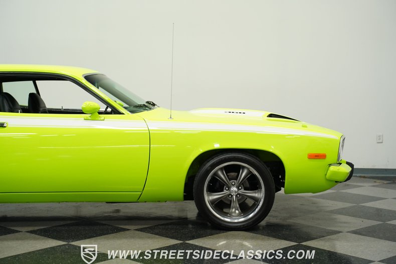 Plymouth-Road-runner-1973-Sublime-Green-Black-36