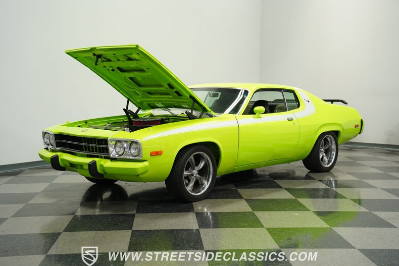 Plymouth-Road-runner-1973-Sublime-Green-Black-37