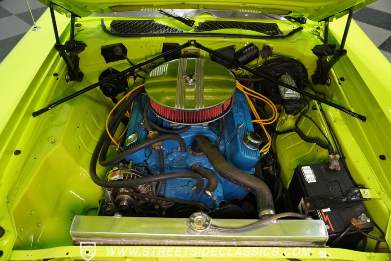 Plymouth-Road-runner-1973-Sublime-Green-Black-39