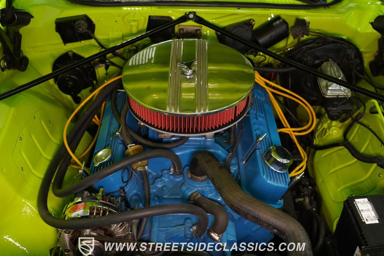 Plymouth-Road-runner-1973-Sublime-Green-Black-40