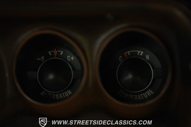 Plymouth-Road-runner-1973-Sublime-Green-Black-47