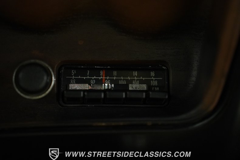 Plymouth-Road-runner-1973-Sublime-Green-Black-48