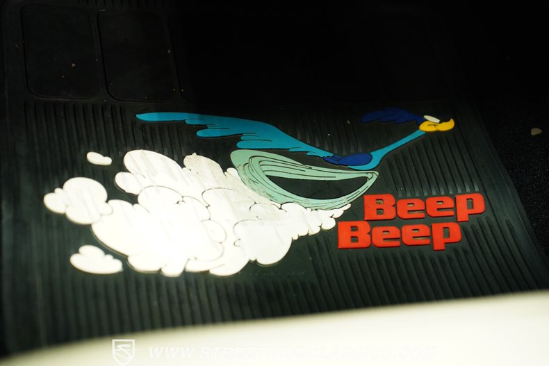 Plymouth-Road-runner-1973-Sublime-Green-Black-5