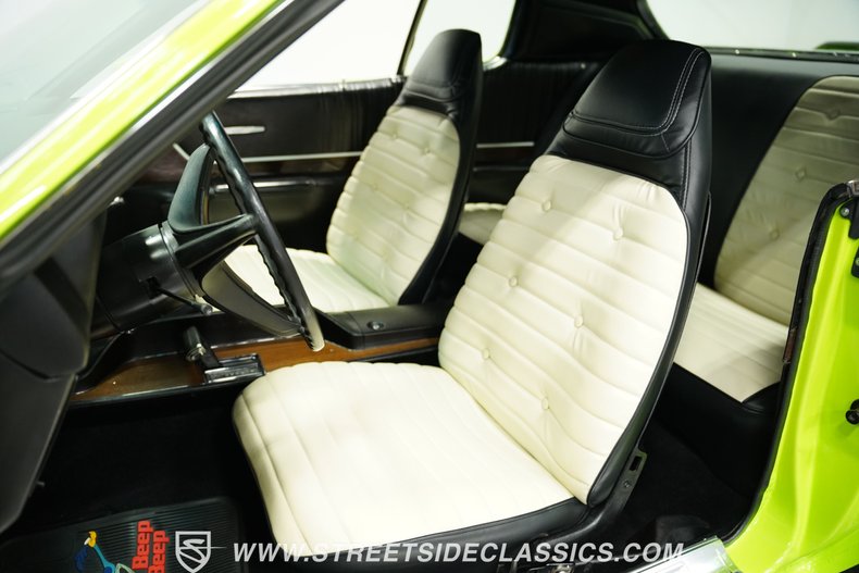 Plymouth-Road-runner-1973-Sublime-Green-Black-6