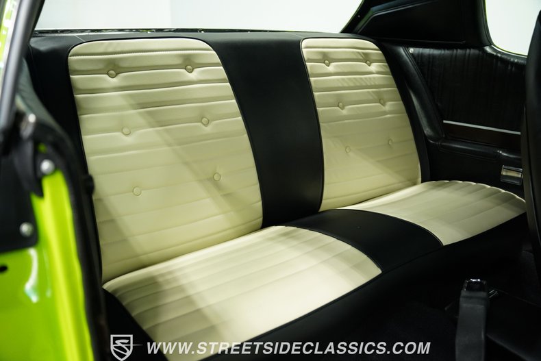 Plymouth-Road-runner-1973-Sublime-Green-Black-8