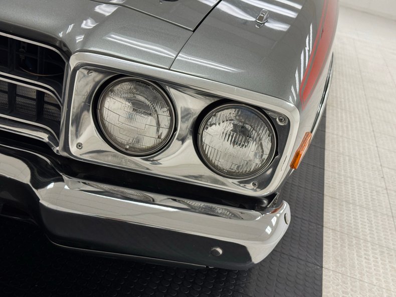 Plymouth-Road-runner-1974-Silver-Frost-Metalli-Black-10
