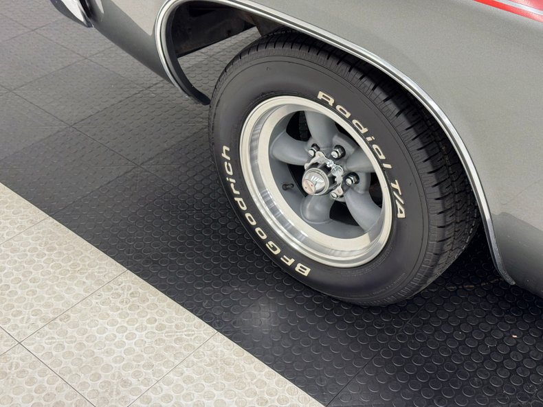 Plymouth-Road-runner-1974-Silver-Frost-Metalli-Black-12