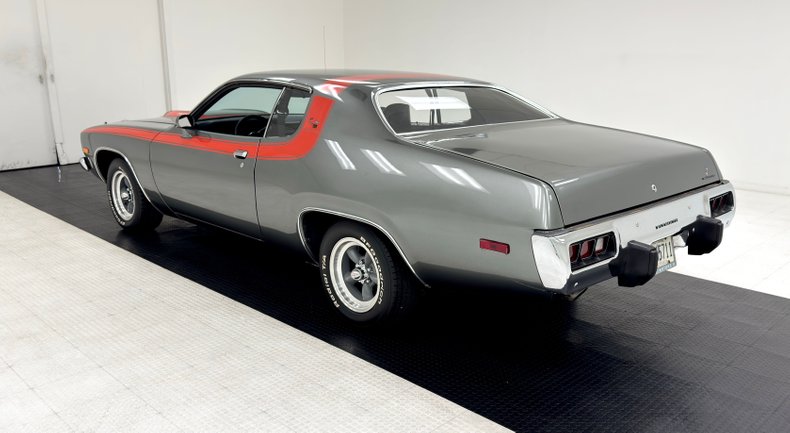 Plymouth-Road-runner-1974-Silver-Frost-Metalli-Black-3