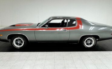 Plymouth-Road-runner-1974-Silver-Frost-Metalli-Black