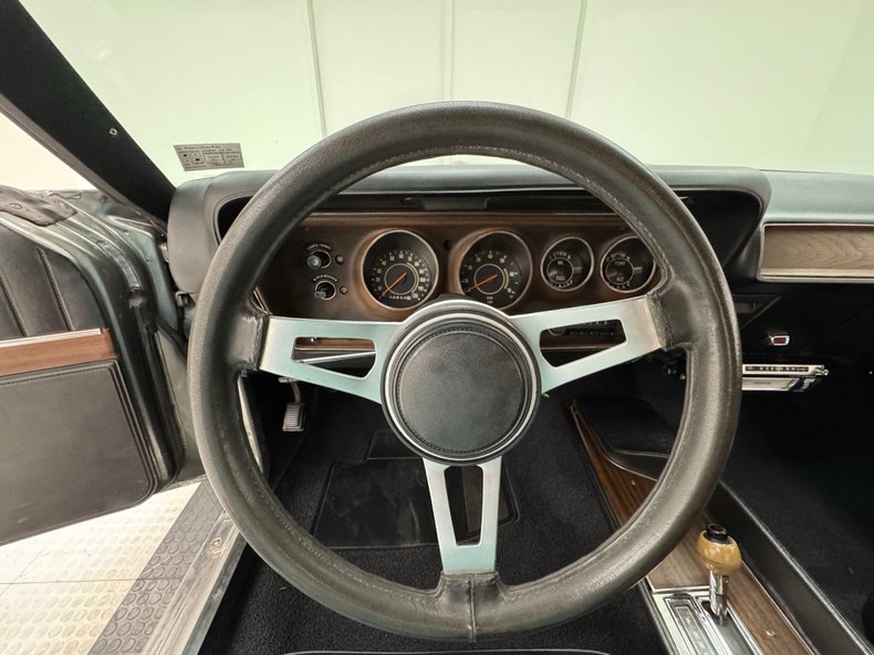 Plymouth-Road-runner-1974-Silver-Frost-Metalli-Black-42