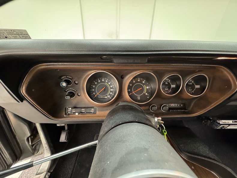 Plymouth-Road-runner-1974-Silver-Frost-Metalli-Black-43