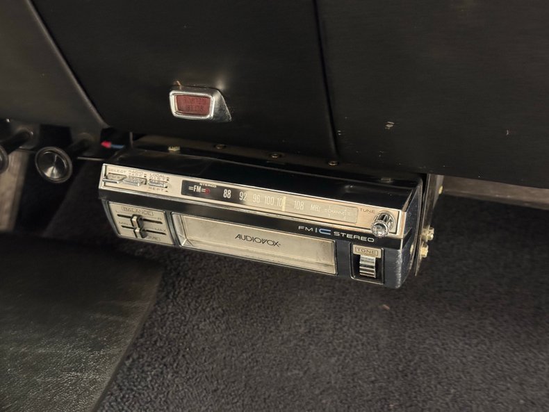 Plymouth-Road-runner-1974-Silver-Frost-Metalli-Black-46