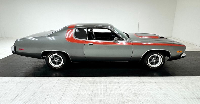 Plymouth-Road-runner-1974-Silver-Frost-Metalli-Black-6